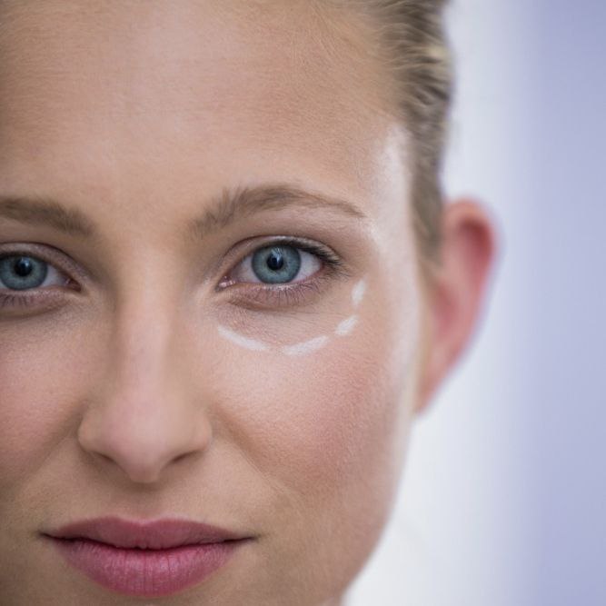  image of a girl and the effect of tightening and smoothing after patches hyaluronic acid patches 